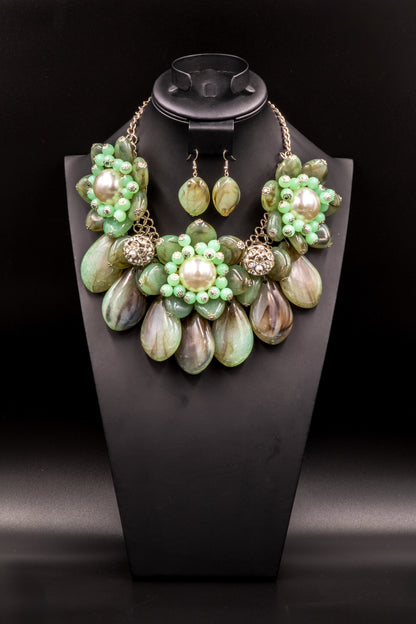 Green Floral Beaded Necklace