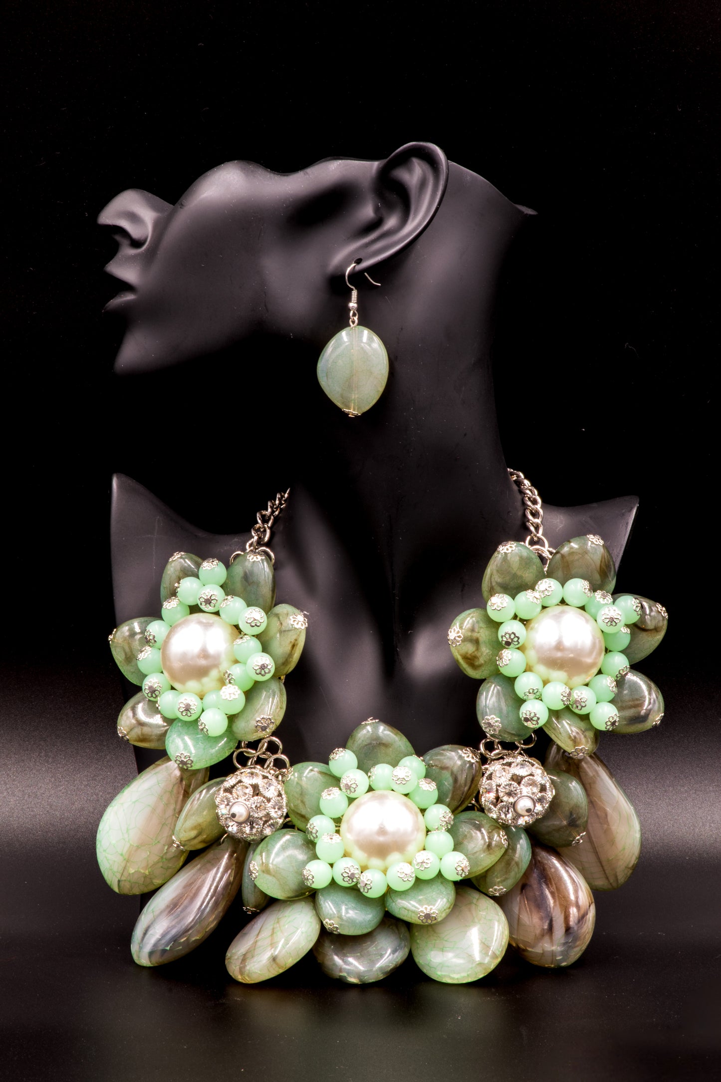 Green Floral Beaded Necklace